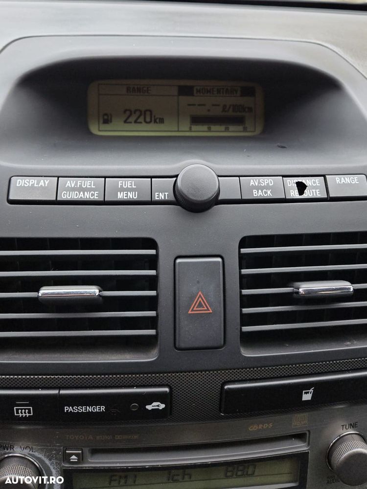 Toyota Avensis 2.0 D-4D C - 5
