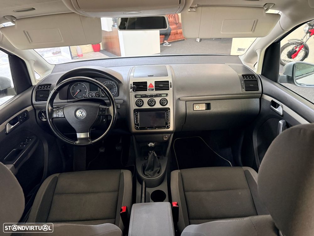 VW Touran 2.0 TDI Highline 7L - 33