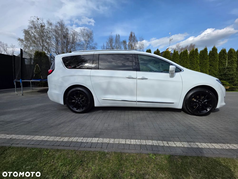 Chrysler Pacifica - 6