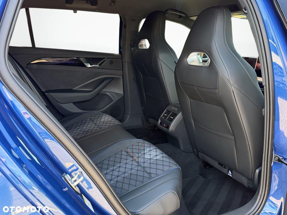 Volkswagen Passat Variant 2.0 TDI SCR R-Line DSG - 14