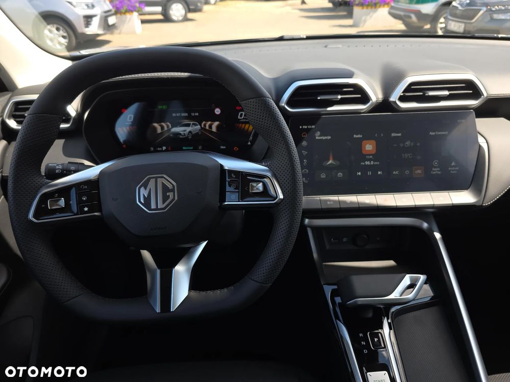 MG ZS Hybrid+ - 10