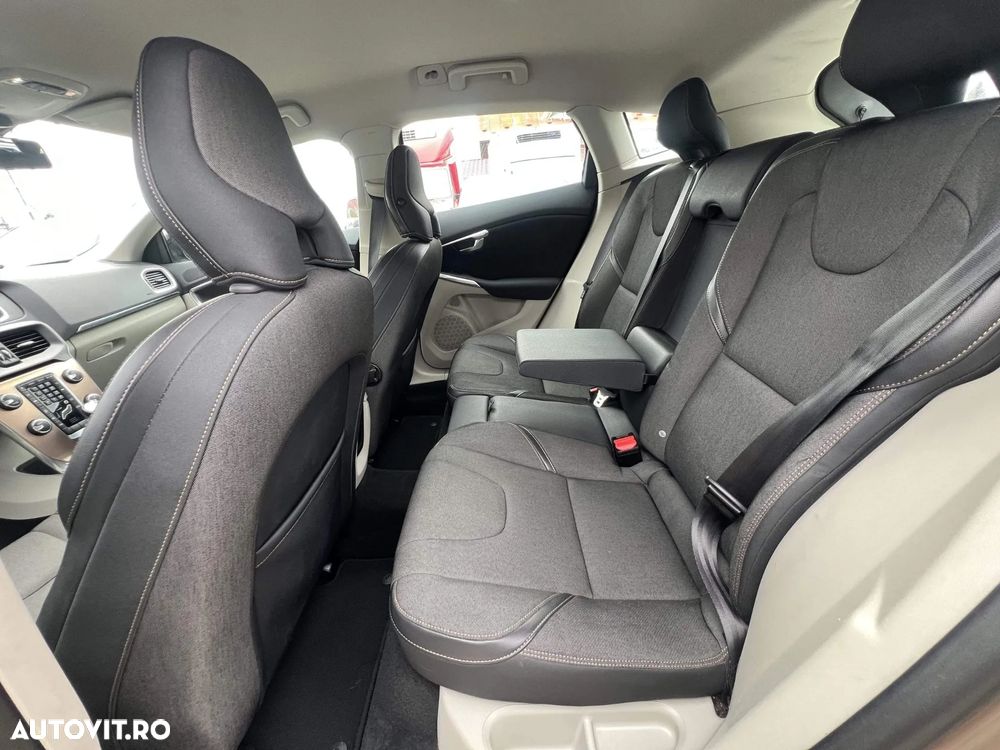 Volvo V40 D4 Geartronic Momentum - 16