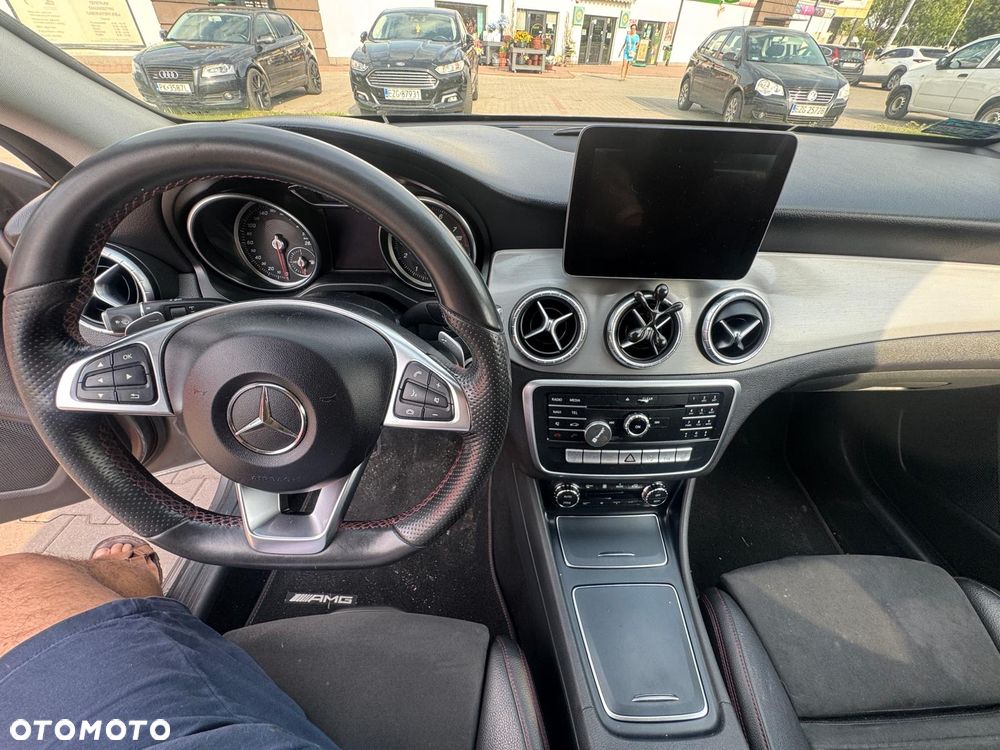 Mercedes-Benz CLA 220 4-Matic AMG Line - 9