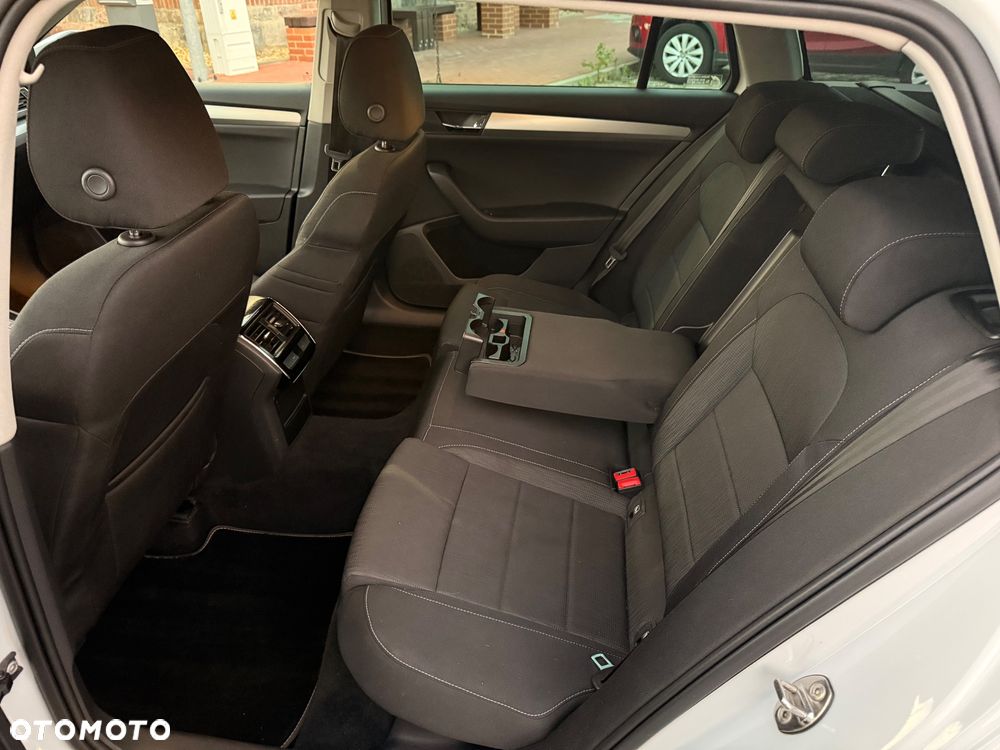 Skoda Superb 2.0 TDI Ambition DSG - 31