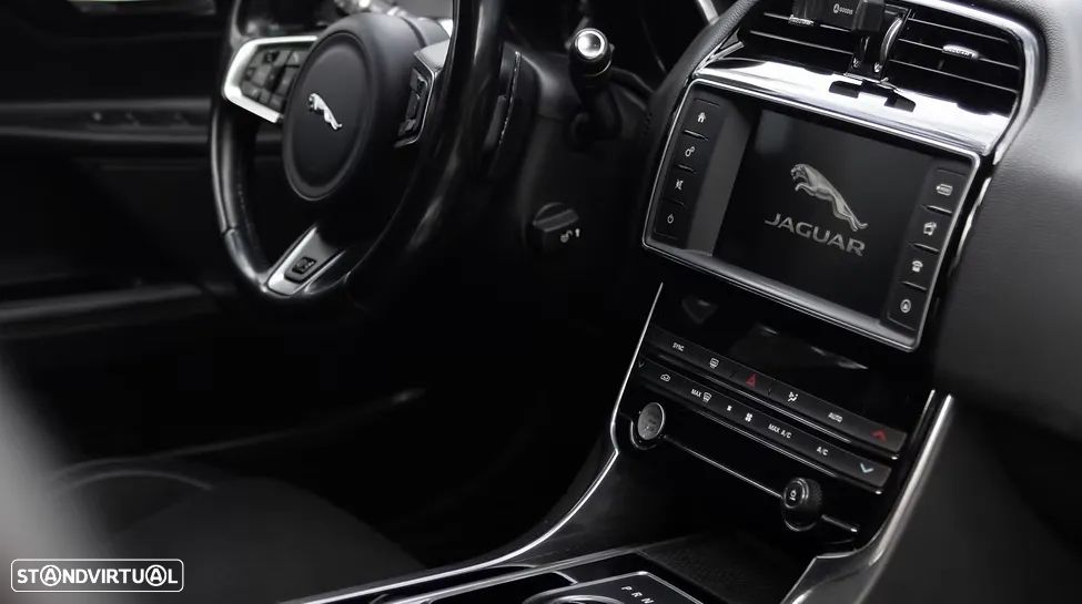 Jaguar XE E-Performance Aut. R-Sport - 11