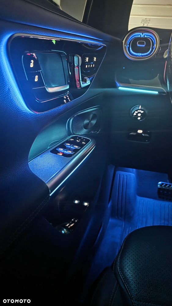 Mercedes-Benz GLC - 32