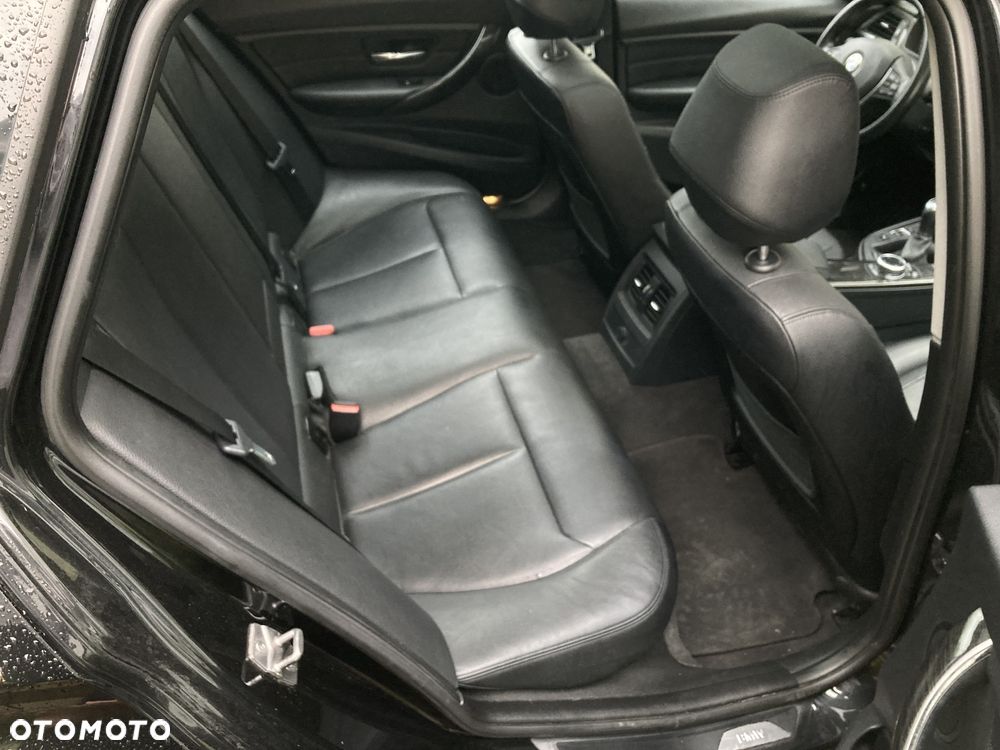 BMW Seria 3 318d xDrive Luxury Line - 15