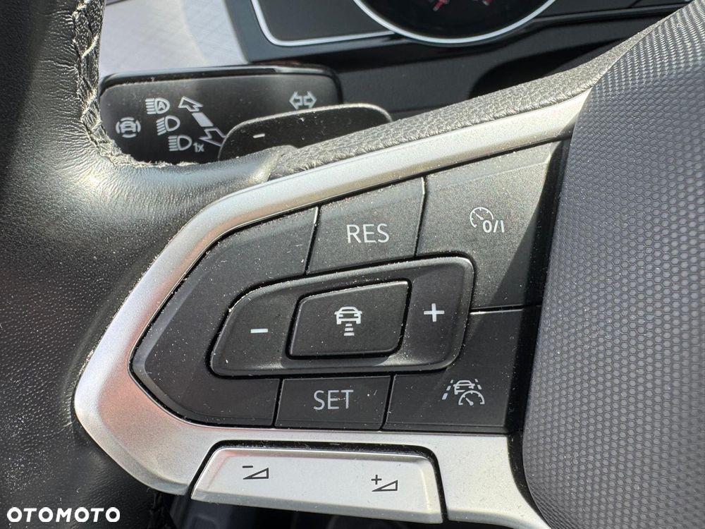 Volkswagen Passat - 11