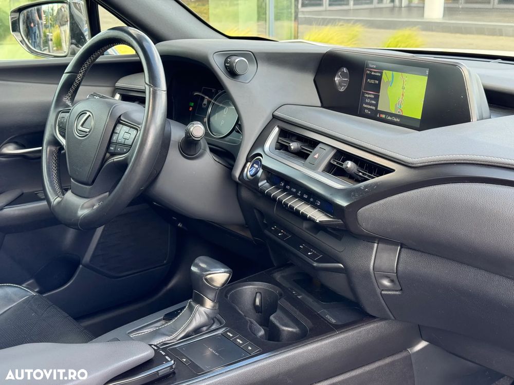 Lexus UX 250h FWD Business - 20
