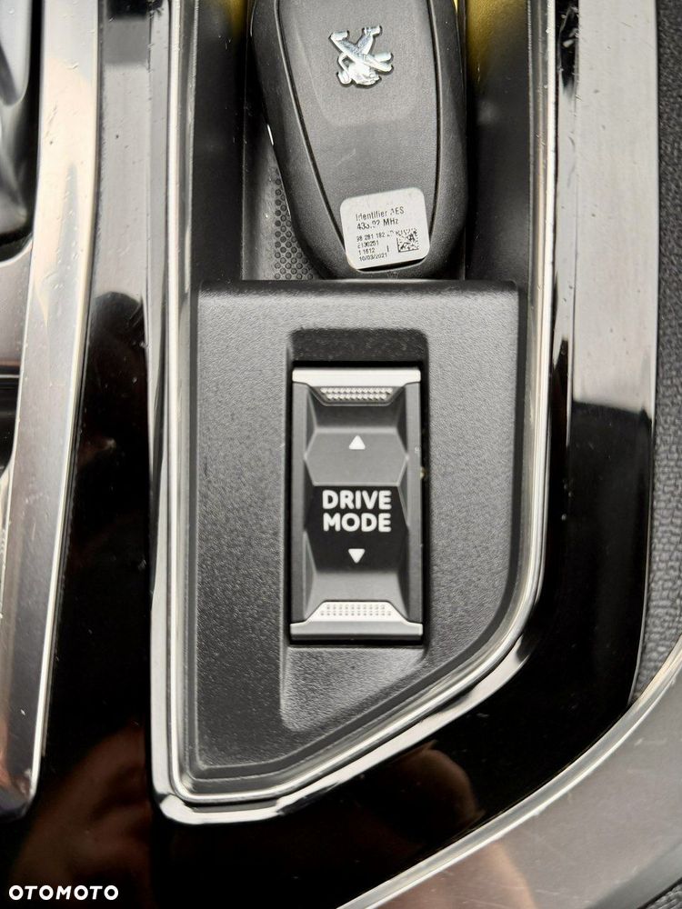 Peugeot 3008 1.6 PureTech Hybrid PHEV Allure Pack S&S EAT8 - 24