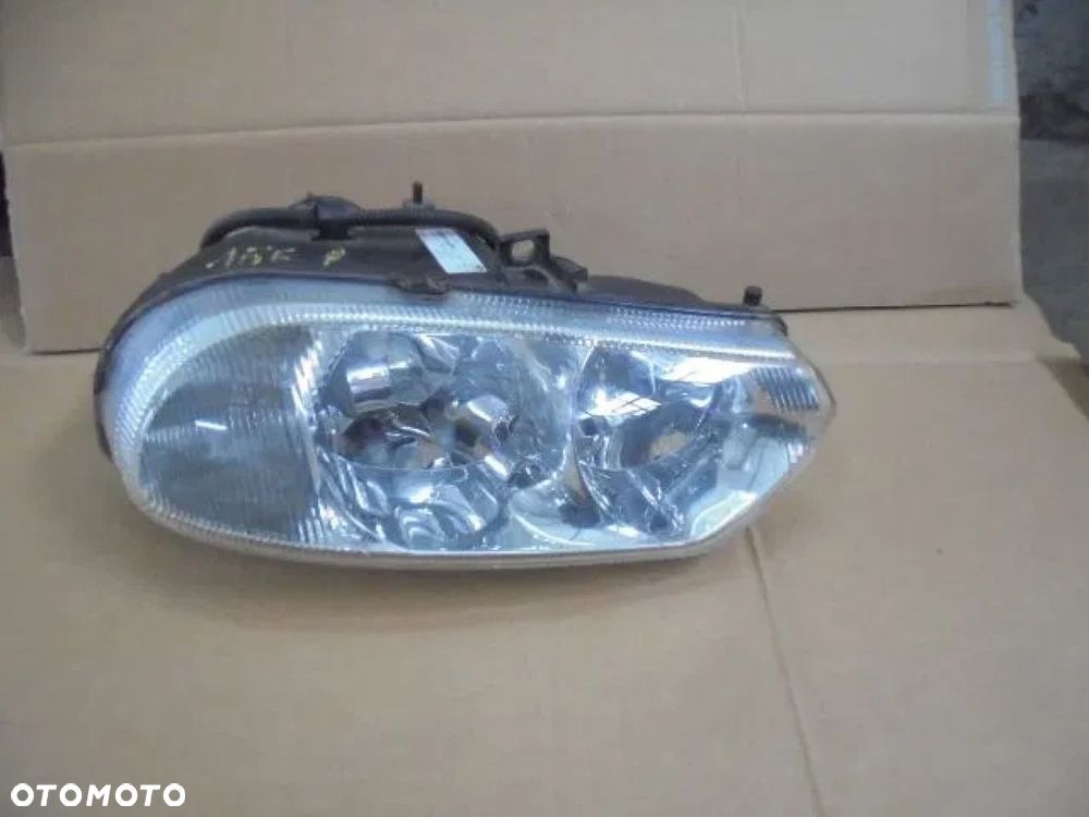ALFA 156 LAMPA PRAWA PRZÓD
