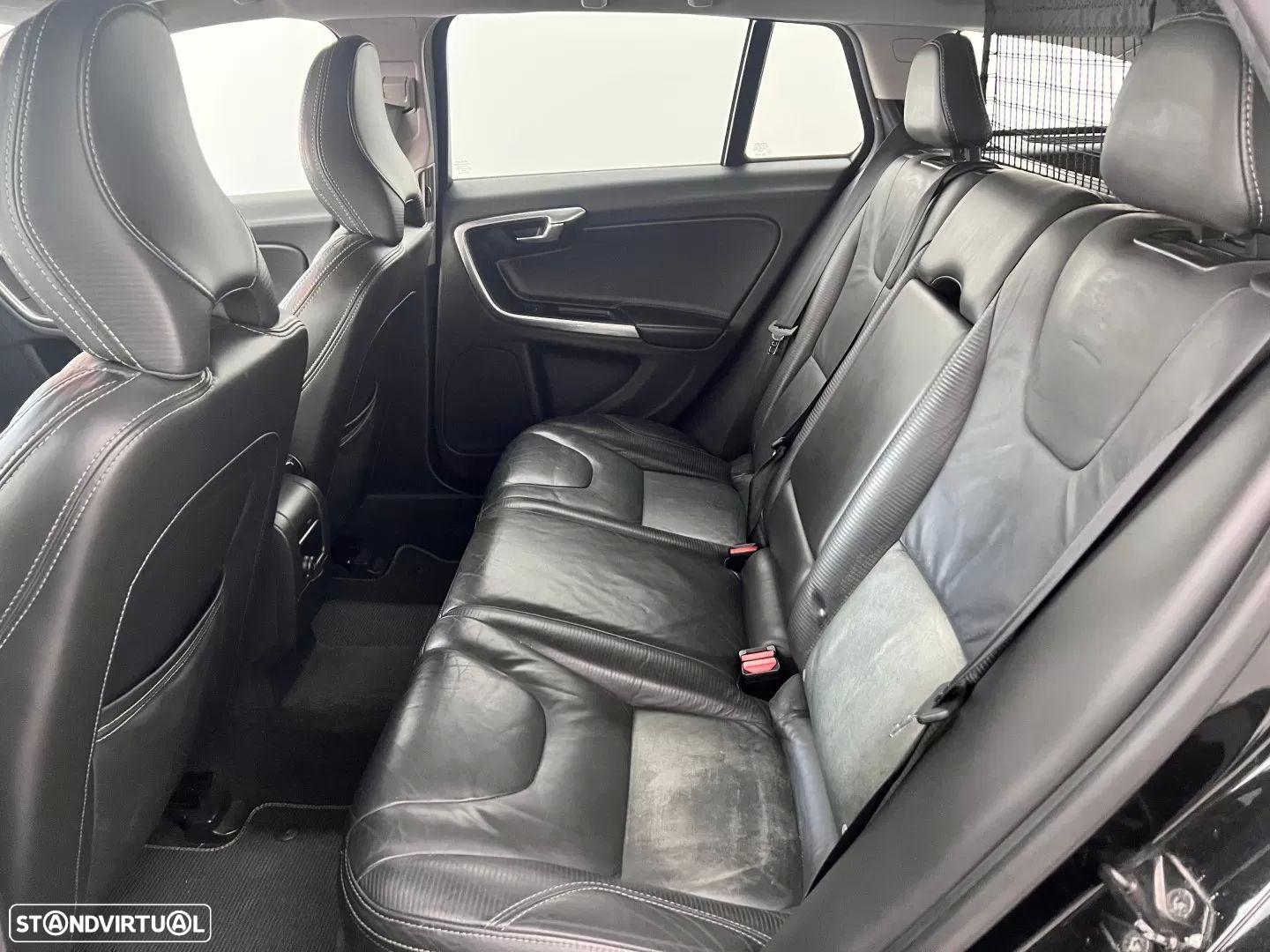 Volvo V60 2.0 D3 R-Design Start/Stop - 28