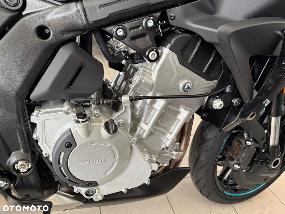 CFMoto 675NK - 33
