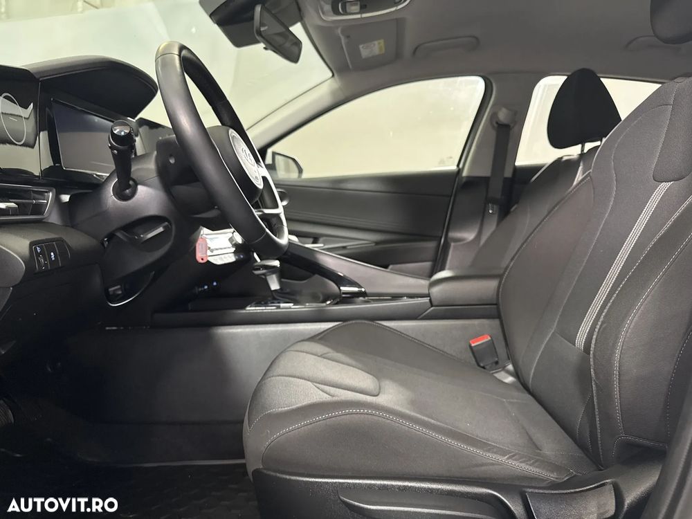 Hyundai Elantra - 23