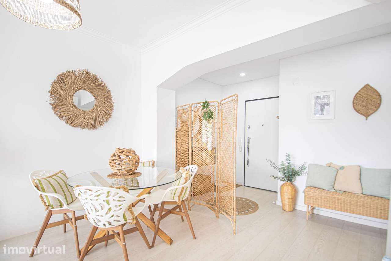 Apartamento T2 totalmente remodelado, acabamentos premium e muita luz - Grande imagem: 4/31