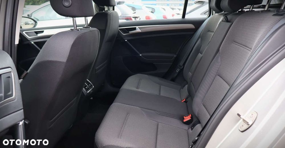 Volkswagen Golf - 13