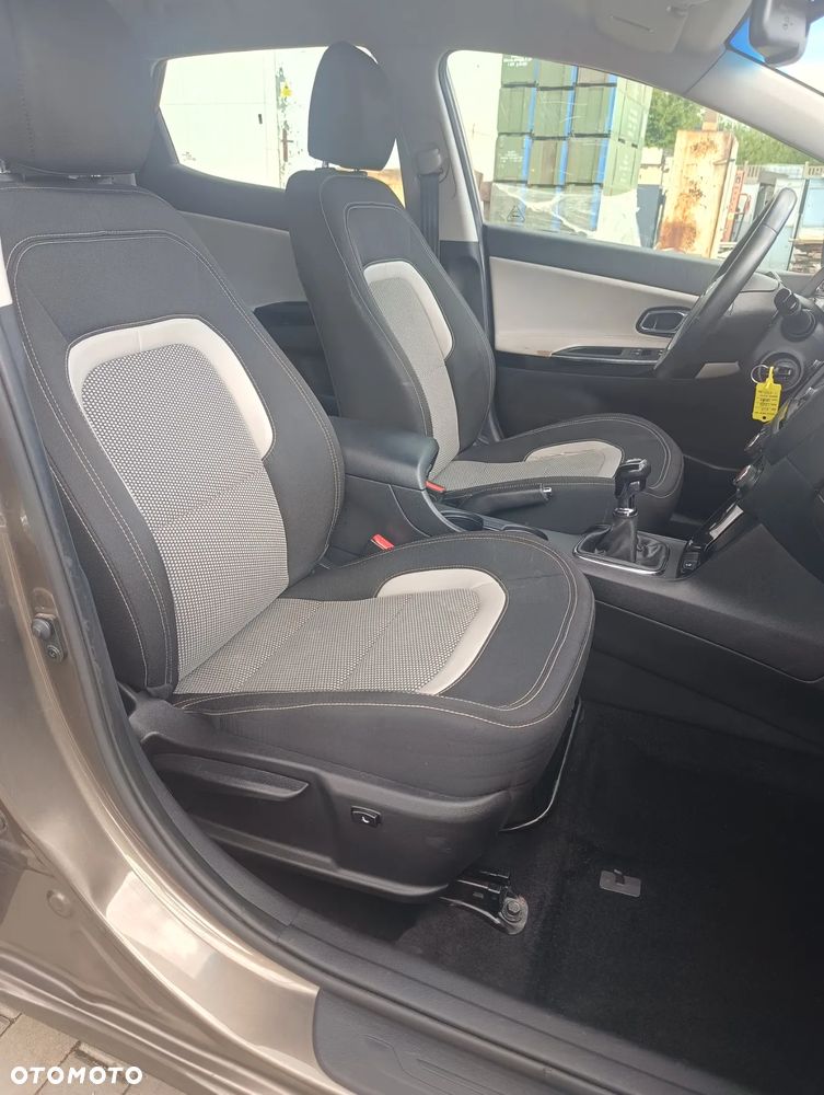 Kia Ceed 1.6 GDI Dream Team Edition - 17