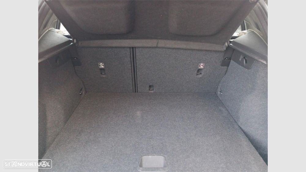 Volvo XC 40 1.5 T3 Momentum Tech Edition - 17