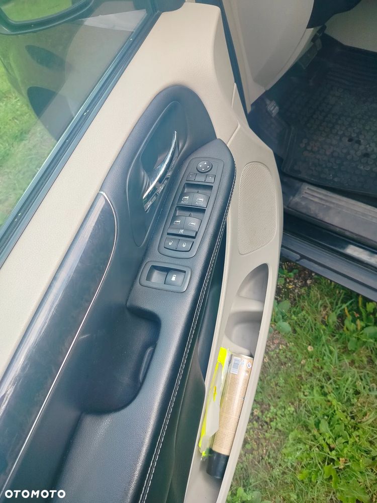 Chrysler Town & Country - 18