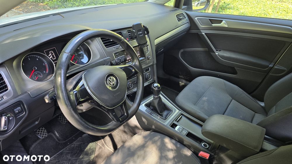 Volkswagen Golf - 6
