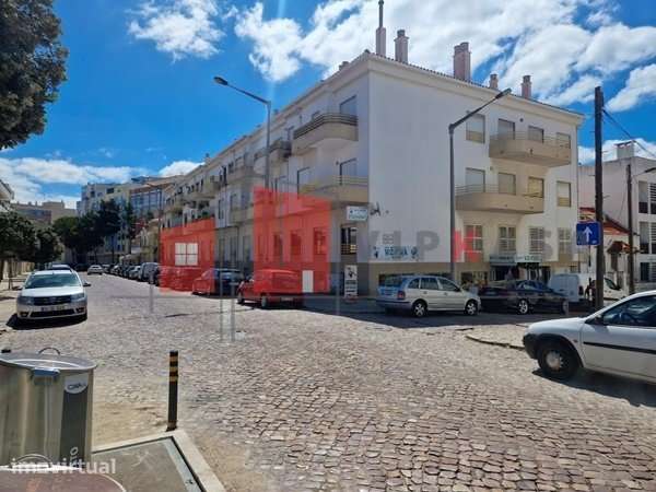 T3 Duplex, com suite, garagem 3 viaturas, terraço e varanda - Grande imagem: 2/31