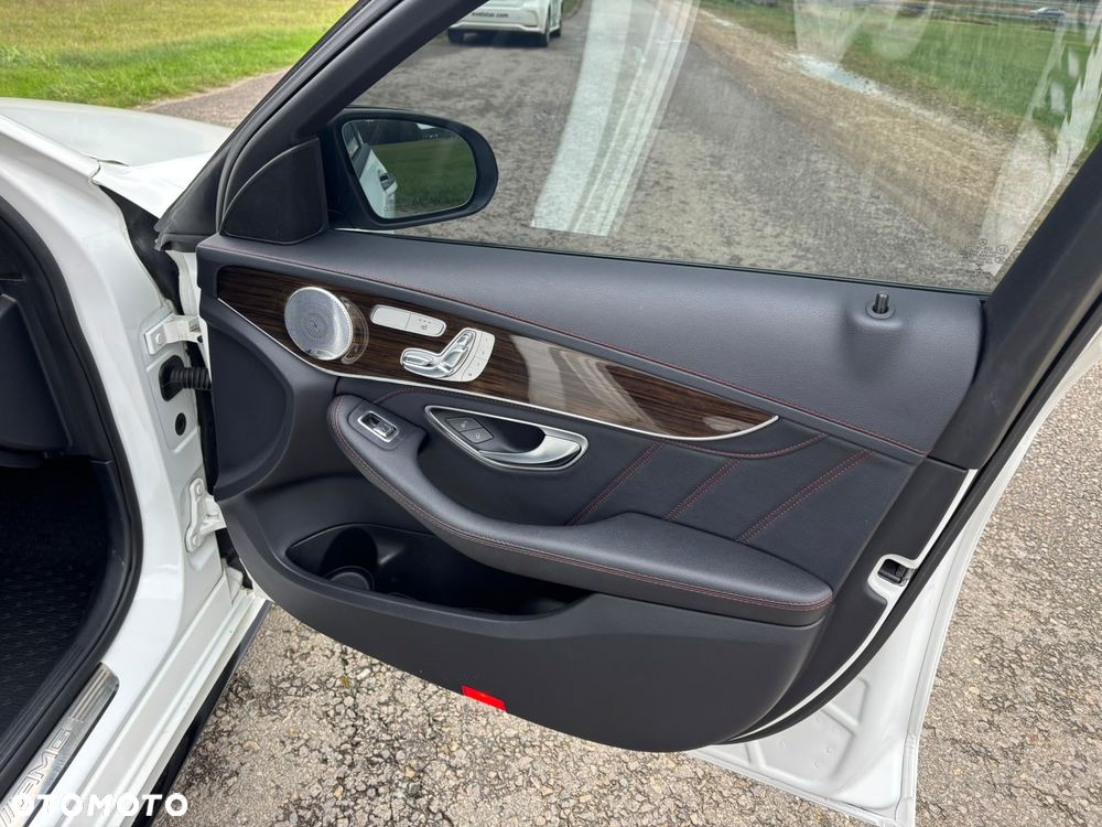 Mercedes-Benz Klasa C AMG 43 4Matic 9G-TRONIC - 27
