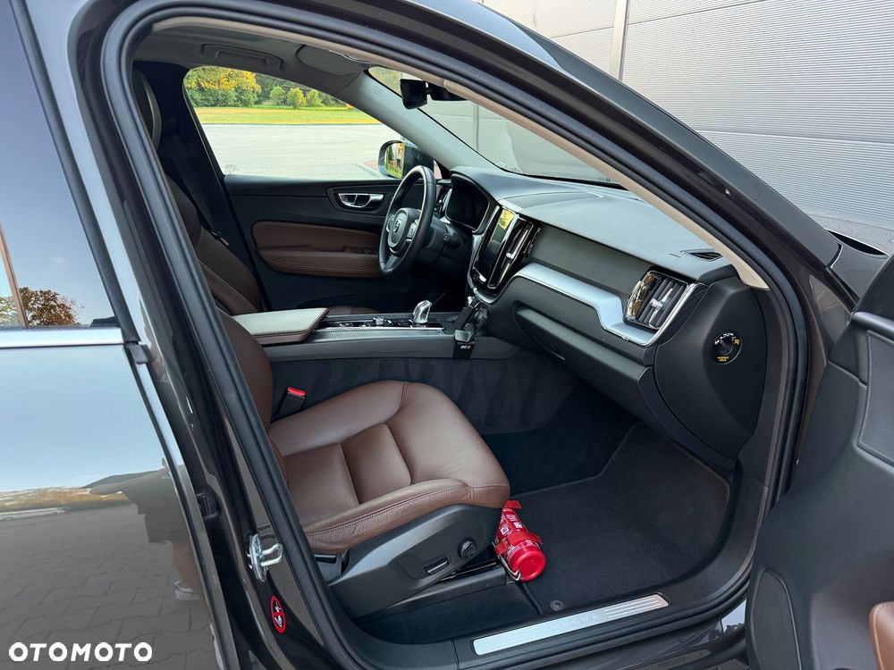 Volvo XC 60 T8 Twin Engine AWD Geartronic Momentum - 11
