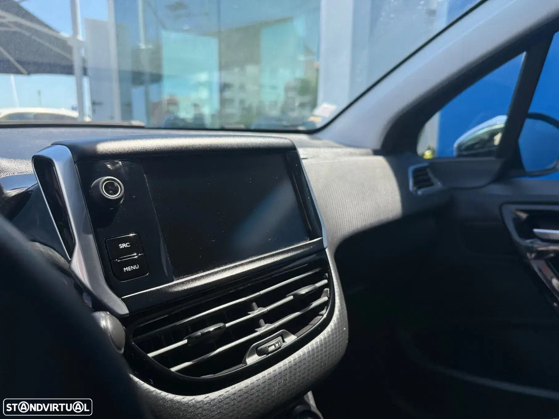 Peugeot 208 - 11