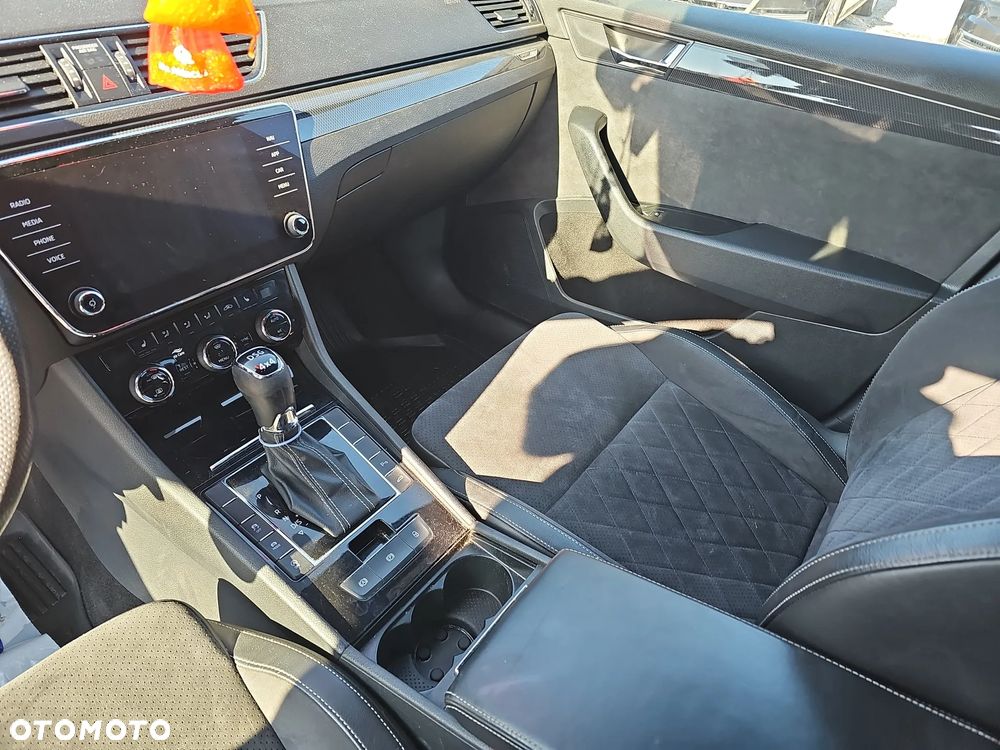 Skoda Superb 2.0 TDI Sportline DSG - 18