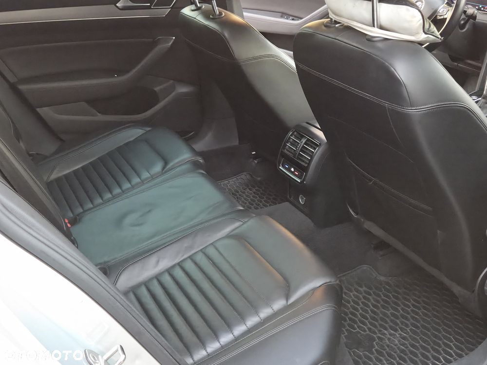 Volkswagen Passat 2.0 TDI BMT Highline DSG7 - 24