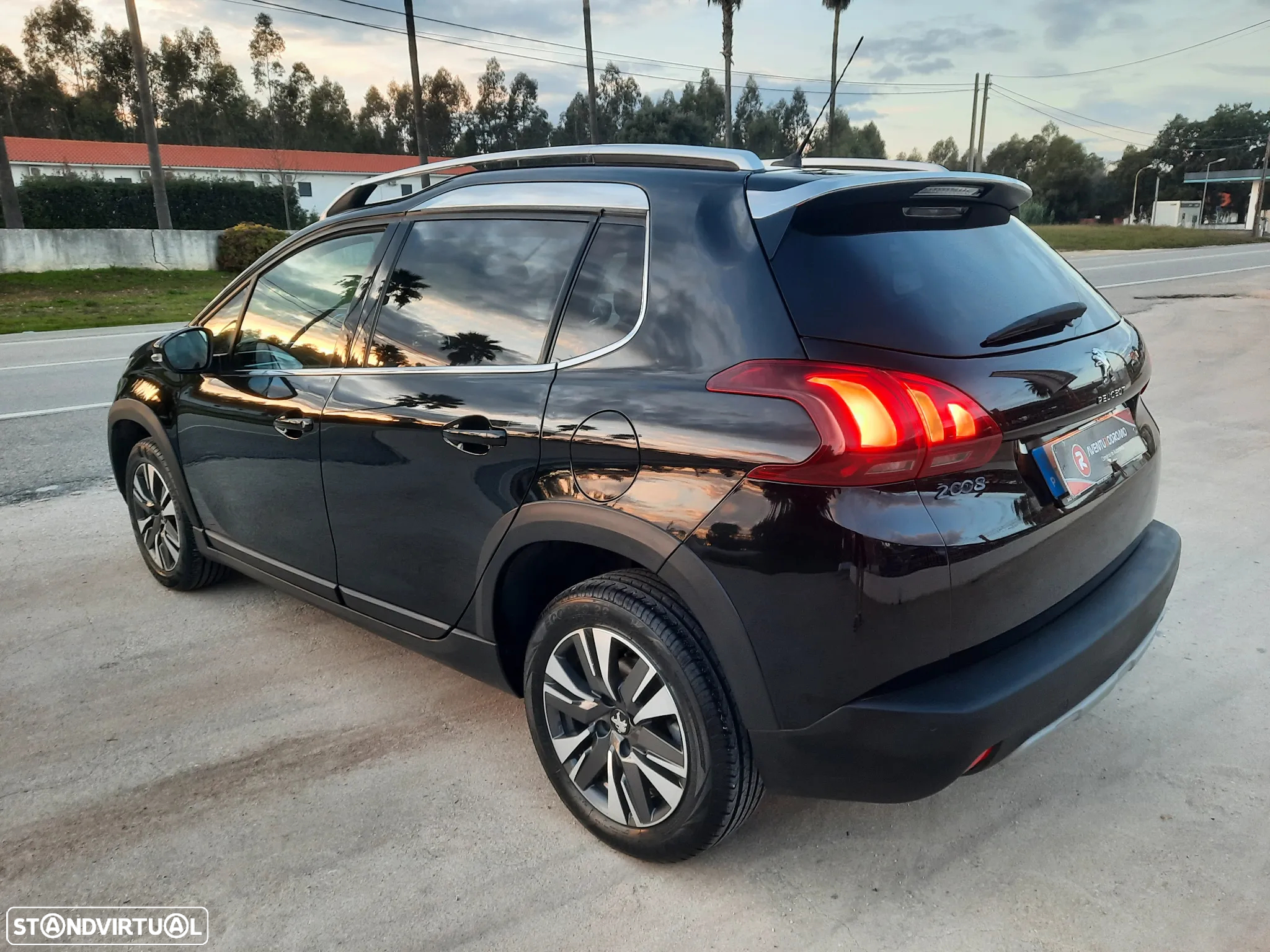Peugeot 2008 1.6 BlueHDi Allure - 9