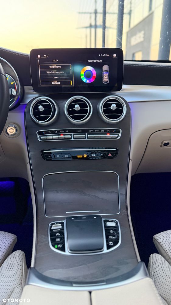 Mercedes-Benz GLC - 24