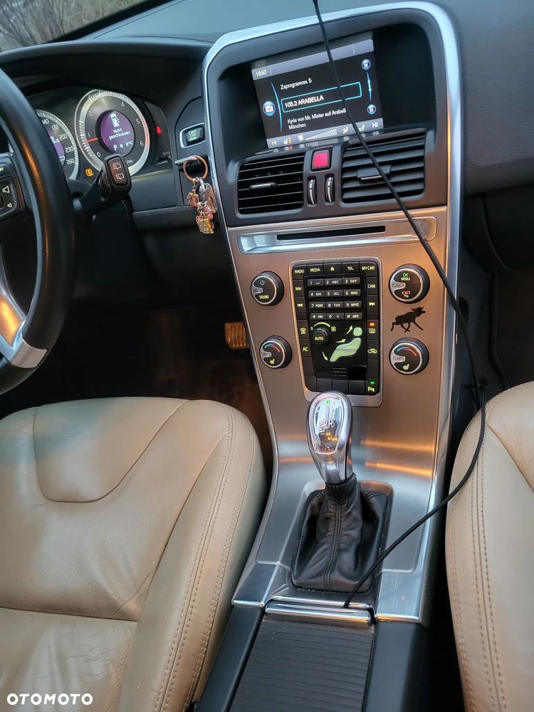 Volvo XC 60 D4 Geartronic Momentum - 4