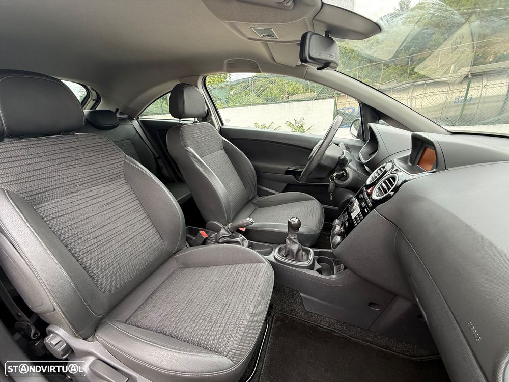 Opel Corsa 1.4 16V Cosmo - 3