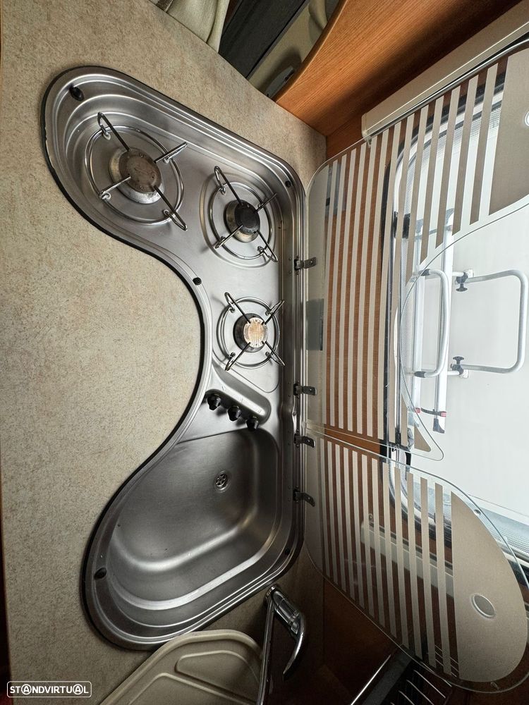 Ford Trigano Genesis 33 M08 - 7