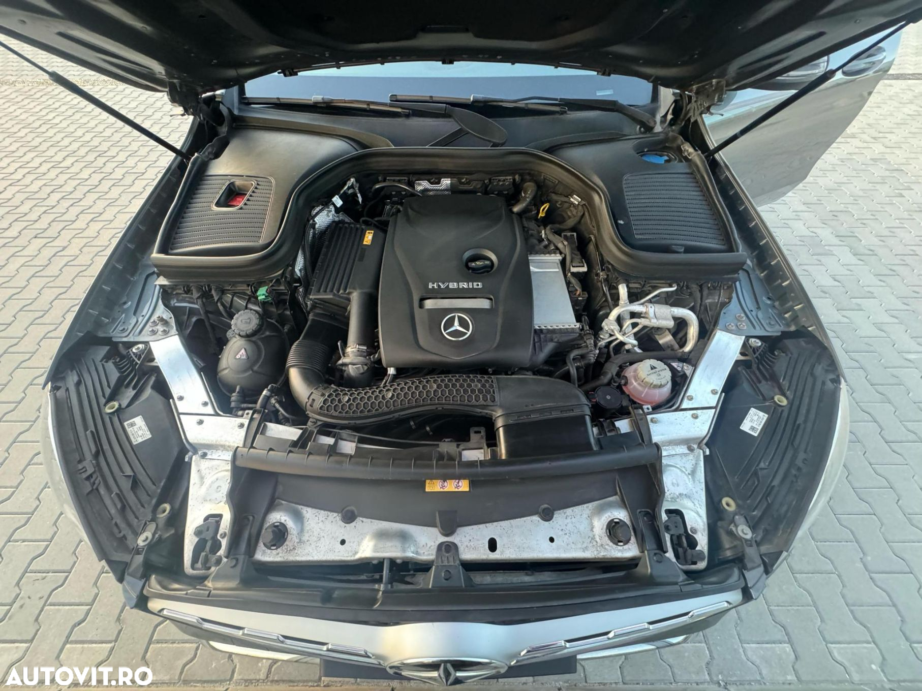 Mercedes-Benz GLC 300 e 4Matic 9G-TRONIC - 36