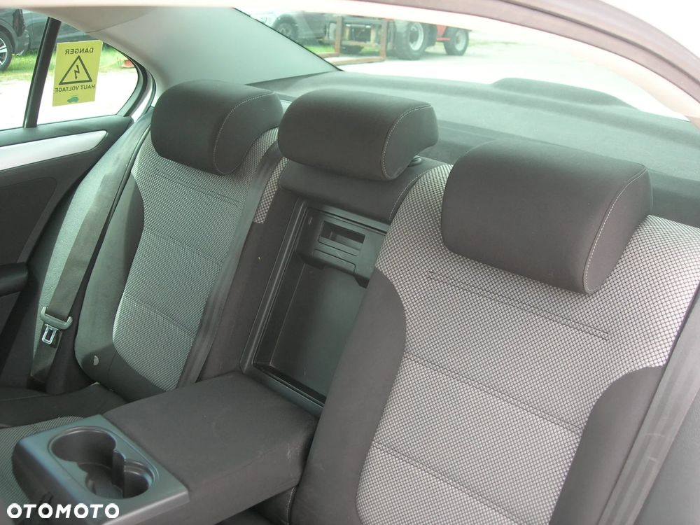 Volkswagen Jetta Hybrid - 18