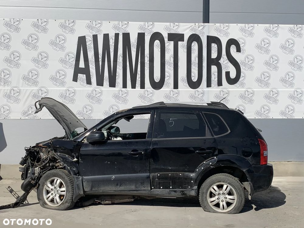 HYUNDAI TUCSON 2007 *SAMOCHÓD NA CZĘŚCI* MASKA, LAMPA, DRZWI, LUSTERKO, ZDERZAK, GRILL, BŁOTNIK, KLAPA, BELKA, DESKA, FOTELE, KANAPA, ĆWIARTKA KIEROWNICA, TARCZE, ZACISKI, ZAWIESZENIE, KOMPLETNY PRZÓD, KOMPLETNY TYŁ, LICZNIK, ZEGARY, PRAWE LEWE PRZÓD TYŁ - 3