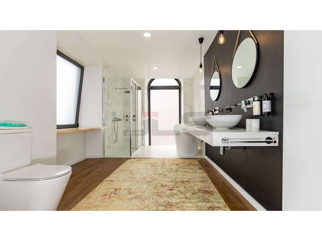 Moradia V4 com Apartamento T1 Anexo, Totalmente Remodelada - Centro... - Grande imagem: 3/56