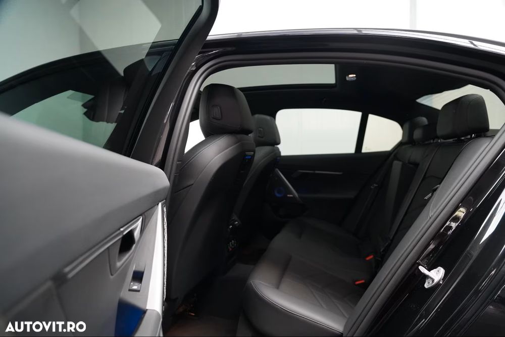 BMW Seria 5 520d Aut. - 28