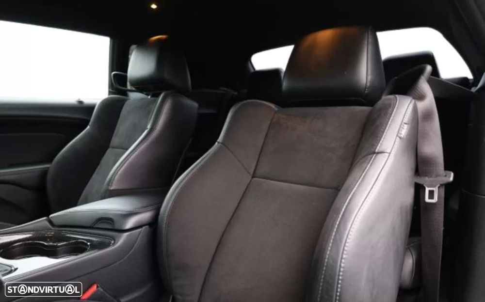 Dodge Challenger - 10