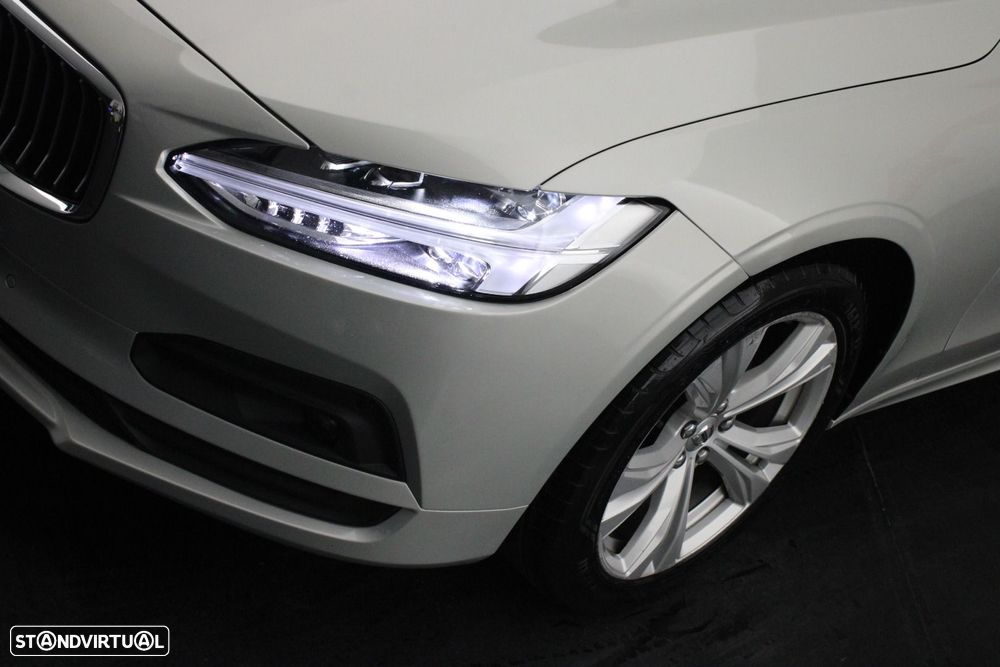 Volvo V90 2.0 B4 Momentum Plus Geartronic - 41