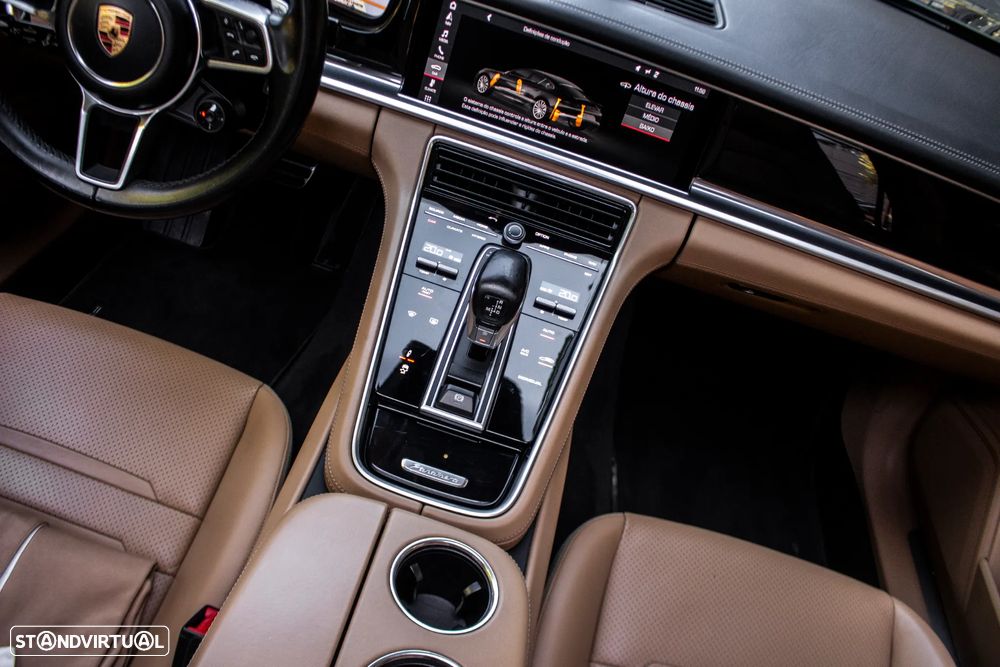 Porsche Panamera 4 E-Hybrid - 36