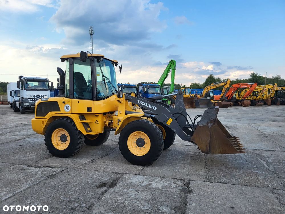 Volvo L 30 G spr z Niemiec 3944 mtg - 2