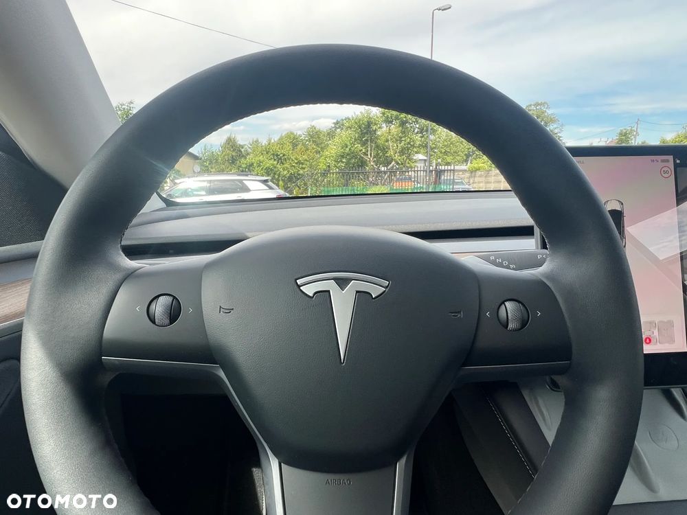 Tesla Model Y RWD - 12