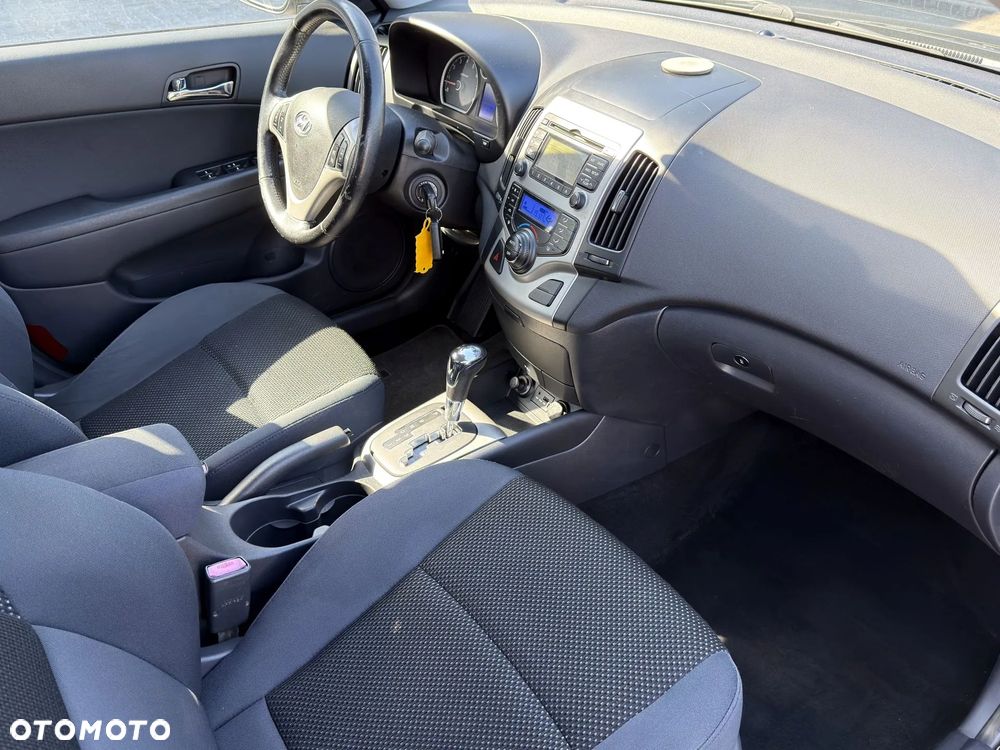 Hyundai i30 1.6 Comfort EU5 - 6