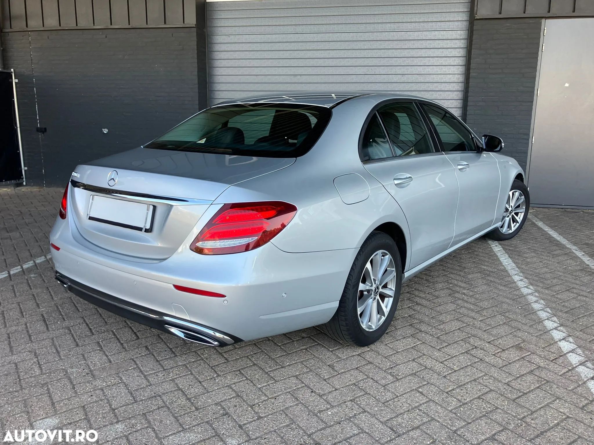 Mercedes-Benz E 200 d T 9G-TRONIC - 1