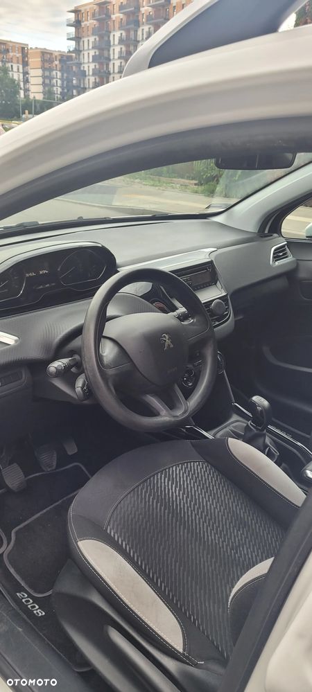 Peugeot 2008 1.2 Pure Tech Style - 11
