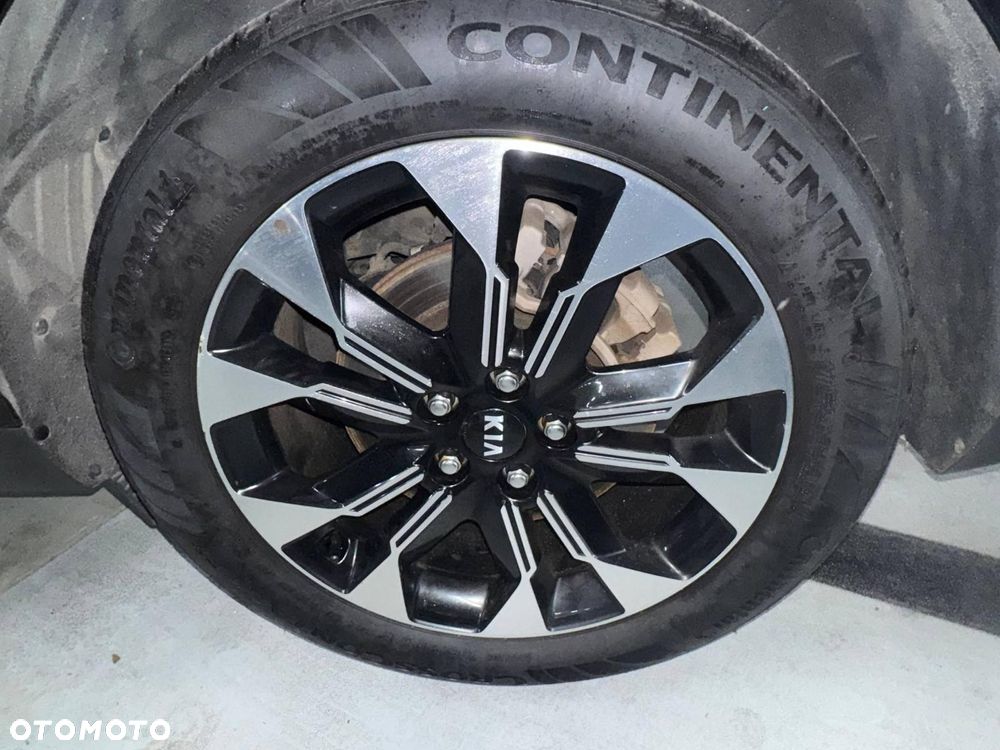 Kia Carnival - 22