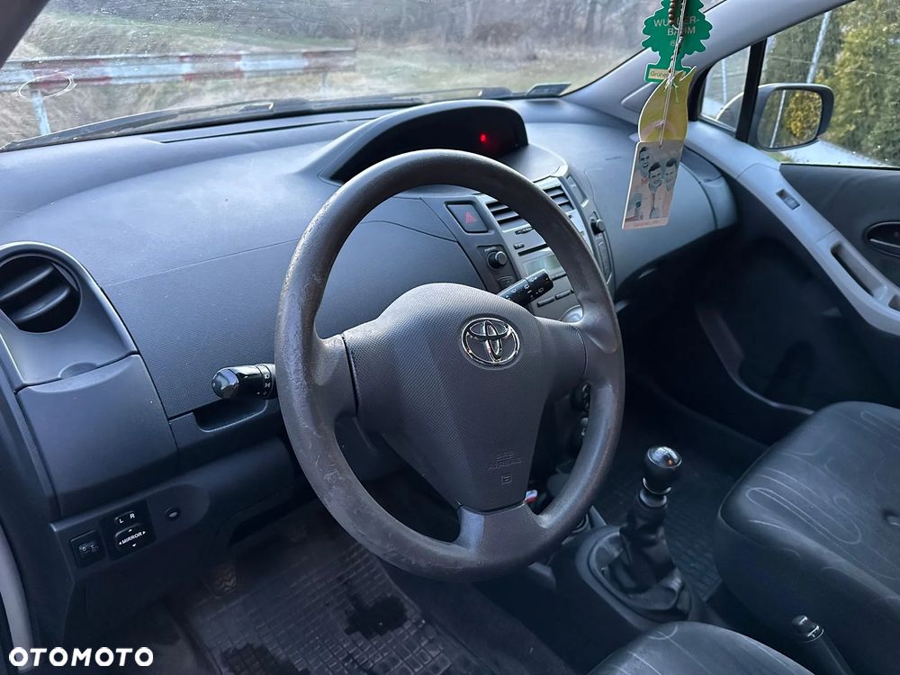 Toyota Yaris - 7